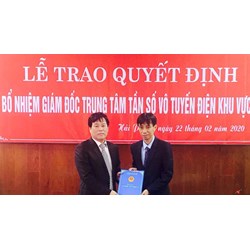Lãnh đạo Trung tâm Tần số vô tuyến điện khu vực 8 có những ai?