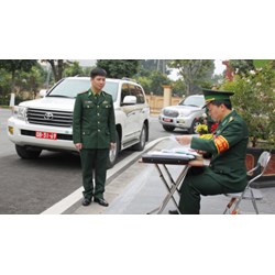 Cấm sử dụng ô tô mang biển số quân sự đi tham quan lễ hội