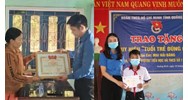 Huy hiệu “Tuổi trẻ dũng cảm” được trao cho thanh niên tình nguyện nào?