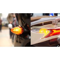 Cần bật xi nhan từ khoảng cách nào trước khi cho xe chuyển hướng ?