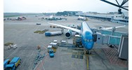 Khoảng cách an toàn tối thiểu đối với tàu bay đang di chuyển?