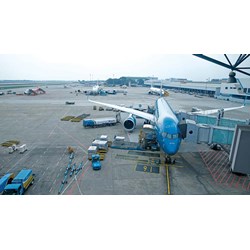 Khoảng cách an toàn tối thiểu đối với tàu bay đang di chuyển?