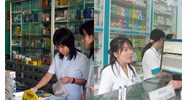Việc niêm yết giá bán lẻ thuốc được thực hiện bằng hình thức nào?