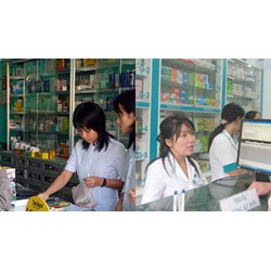 Việc niêm yết giá bán lẻ thuốc được thực hiện bằng hình thức nào?