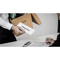 Tự chấm dứt hợp đồng lao động có phải bồi thưởng cho công ty không?