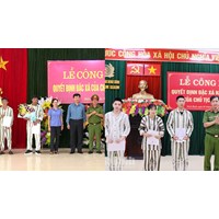 Quy định thông báo và niêm yết quyết định về đặc xá với người được đề nghị đặc xá