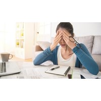 Người vay tiền trốn không trả nợ thì có được đòi người thân của họ không?