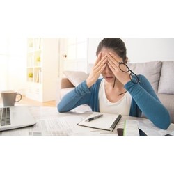 Người vay tiền trốn không trả nợ thì có được đòi người thân của họ không?