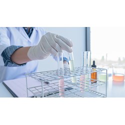 Bệnh viện hướng dẫn thực hành kỹ thuật y với phạm vi xét nghiệm y học?