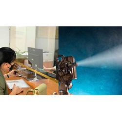 Sử dụng tác phẩm điện ảnh đã công bố có phải xin phép và trả tiền bản quyền không?