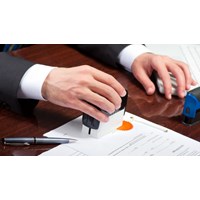 Trưởng phòng công chứng có bắt buộc là công chứng viên hay không?