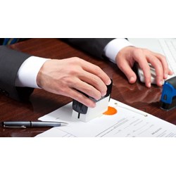 Trưởng phòng công chứng có bắt buộc là công chứng viên hay không?