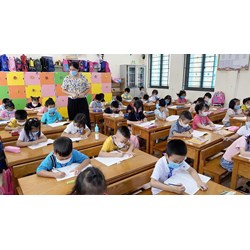 Hành vi nào bị nghiêm cấm thực hiện trong trường học?