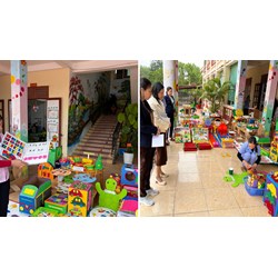 Thẩm quyền thành lập hội đồng lựa chọn đồ chơi, học liệu được sử dụng trong trường mầm non?