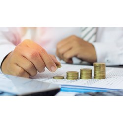 Công ty đầu tư chứng khoán đại chúng được tự quản lý vốn đầu tư?