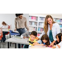 Có bắt buộc có hội thẩm là giáo viên khi giải quyết vụ án hình sự người dưới 18 tuổi?
