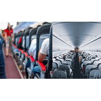 Đối tượng nào được coi là hành khách đặc biệt khi đi máy bay?