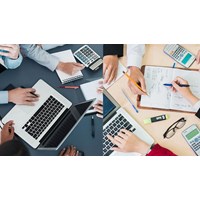 Phó giám đốc công ty cổ phần có được làm kế toán trưởng không?