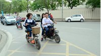 Học sinh cấp 2 có được đi xe máy điện đến trường không?