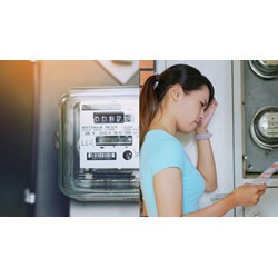 Bên mua điện chậm trả tiền điện có phải trả tiền lãi hay không?