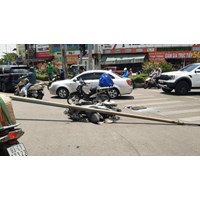 Ai chịu trách nhiệm khi trụ đèn chiếu sáng trên cầu vượt rơi trúng người?