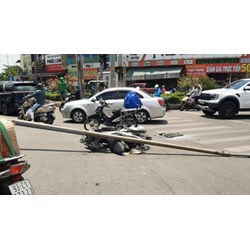 Ai chịu trách nhiệm khi trụ đèn chiếu sáng trên cầu vượt rơi trúng người?