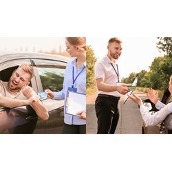 Tài xế điều khiển xe ô tô sử dụng bằng giả bị xử lý thế nào?