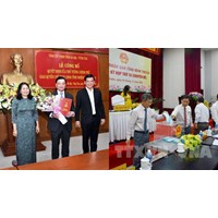 Thẩm quyền giao quyền của Chủ tịch Ủy ban nhân dân huyện?