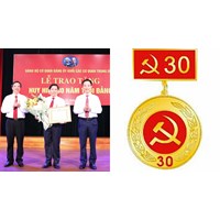 Mức tiền thưởng cho Đảng viên có Huy hiệu 30 năm tuổi Đảng?