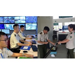 An ninh hàng không hiệu của lực lượng kiểm soát an ninh hàng không gắn ở đâu?