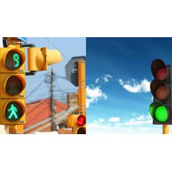 Mức phạt người điều khiển xe không đi khi đèn xanh gây cản trở giao thông