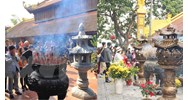 Đi chùa cầu may trước khi thi có phải là mê tín dị đoan không?
