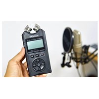 Cán bộ thực hiện dân chủ ở đơn vị có được sử dụng thiết bị ghi âm ghi hình?