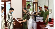 Chấp hành án phạt quản chế có được sinh sống cùng gia đình không?