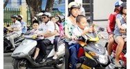 Chở trẻ em trên 06 tuổi không đội mũ bảo hiểm bị phạt bao nhiêu?