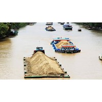Các công trình trên đường thủy nội địa phải thiết lập báo hiệu nào?