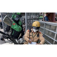 Đeo tai nghe để Google Maps chỉ đường khi lái xe máy có bị phạt?
