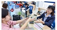 Người thẩm định, xét duyệt cấp tín dụng có được vay tại đang làm việc?
