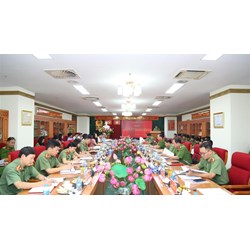 Các trường được đào tạo trung cấp lý luận chính trị?