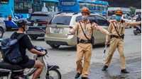 05 điều cần biết khi Cảnh sát giao thông dừng xe kiểm tra