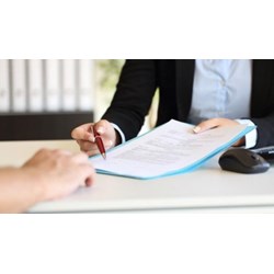 Hợp đồng lao động không ghi mức lương có trái luật?