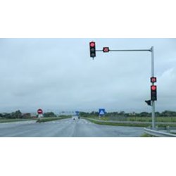 Xe máy, ô tô có được rẽ phải khi đèn đỏ không?