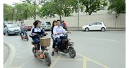 Theo em cần làm gì để đảm bảo an toàn khi tham gia giao thông bằng xe đạp và xe đạp điện?
