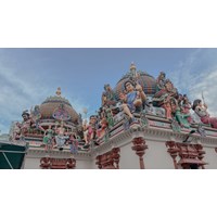 Đất tín ngưỡng là gì? Sử dụng đất tín ngưỡng kết hợp với thương mại, dịch vụ phải bảo đảm các yêu cầu gì?