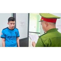 Quay lén người khác tắm rồi phát tán clip phạm tội gì?