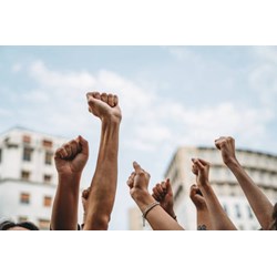 Nếu công nhân đình công hợp pháp, công ty có nghĩa vụ gì đối với họ trong quá trình đình công?