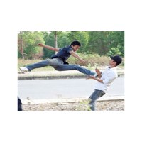Can ngăn đánh người vô ý gây thương tích cho người khác có cấu thành tội không?