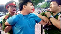 Công an bắt và đánh người phạm tội gây thương tích thì phạm tội gì?