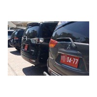 Xe biển đỏ là gì? Xe biển đỏ có được ưu tiên khi tham gia giao thông?