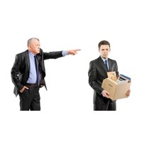 Sa thải người lao động trái luật có thể bị phạt tù?